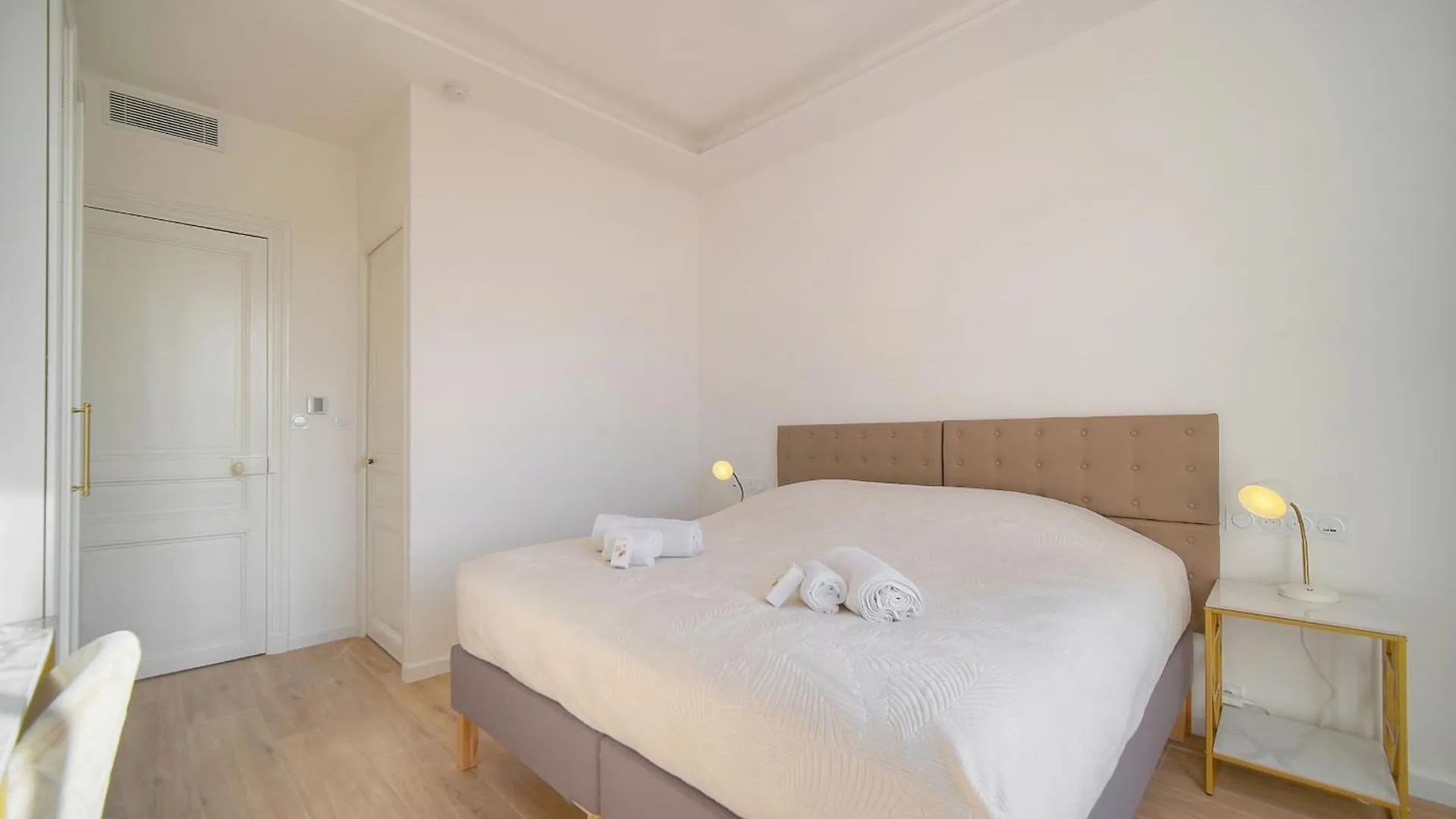 Exceptionnel 4 Pieces Balcon Carre D Or A3B129 Daire Cannes