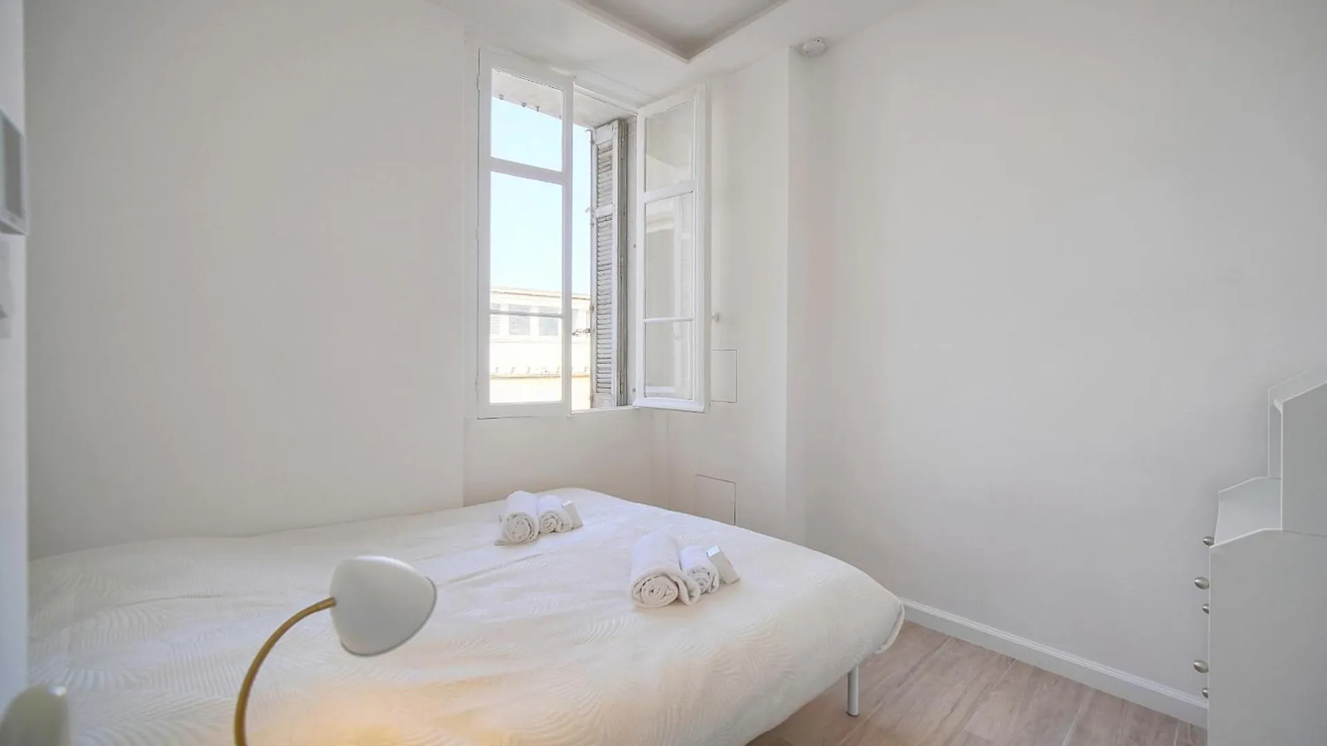 Exceptionnel 4 Pieces Balcon Carre D Or A3B129 Apartment Cannes